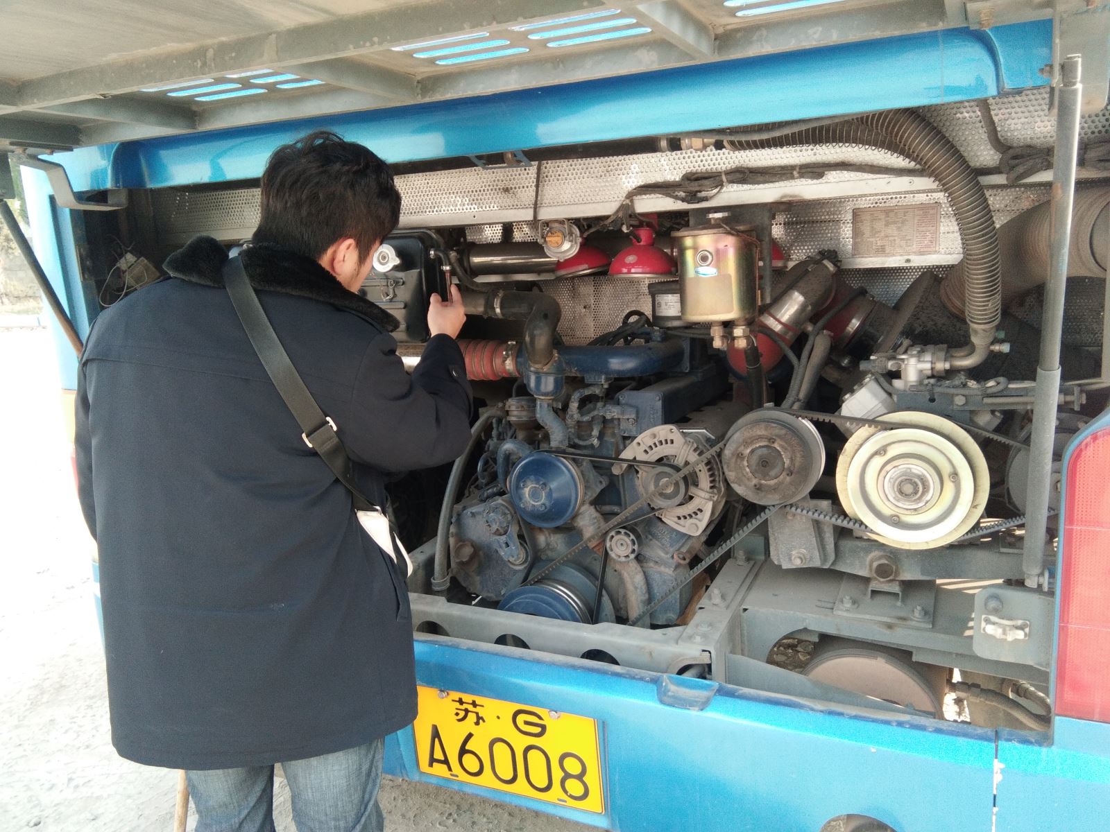 公交集團(tuán)公交事業(yè)一部開(kāi)展車(chē)輛安全機(jī)務(wù)大檢查