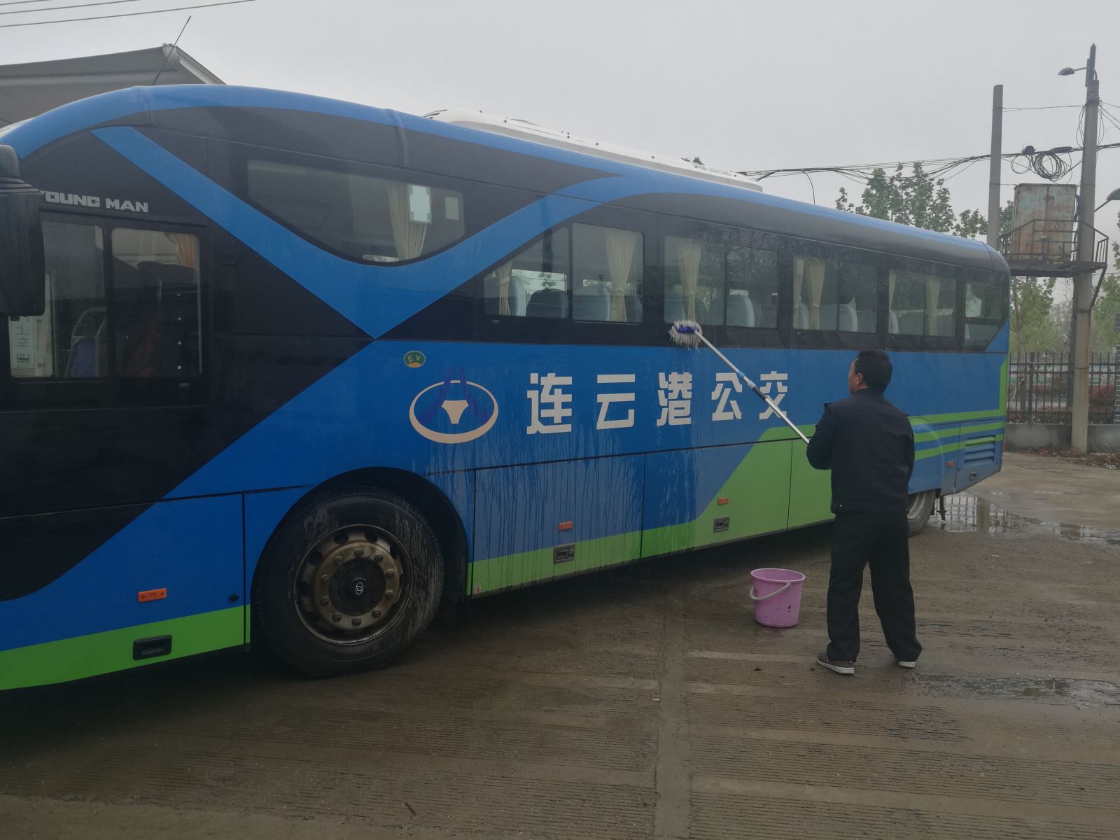 公交集團(tuán)經(jīng)營發(fā)展事業(yè)部持續(xù)開展車容車貌綜合大檢查