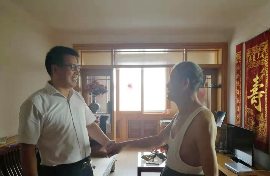 公交集團(tuán)“八一”前夕走訪慰問(wèn)企業(yè)軍轉(zhuǎn)干部