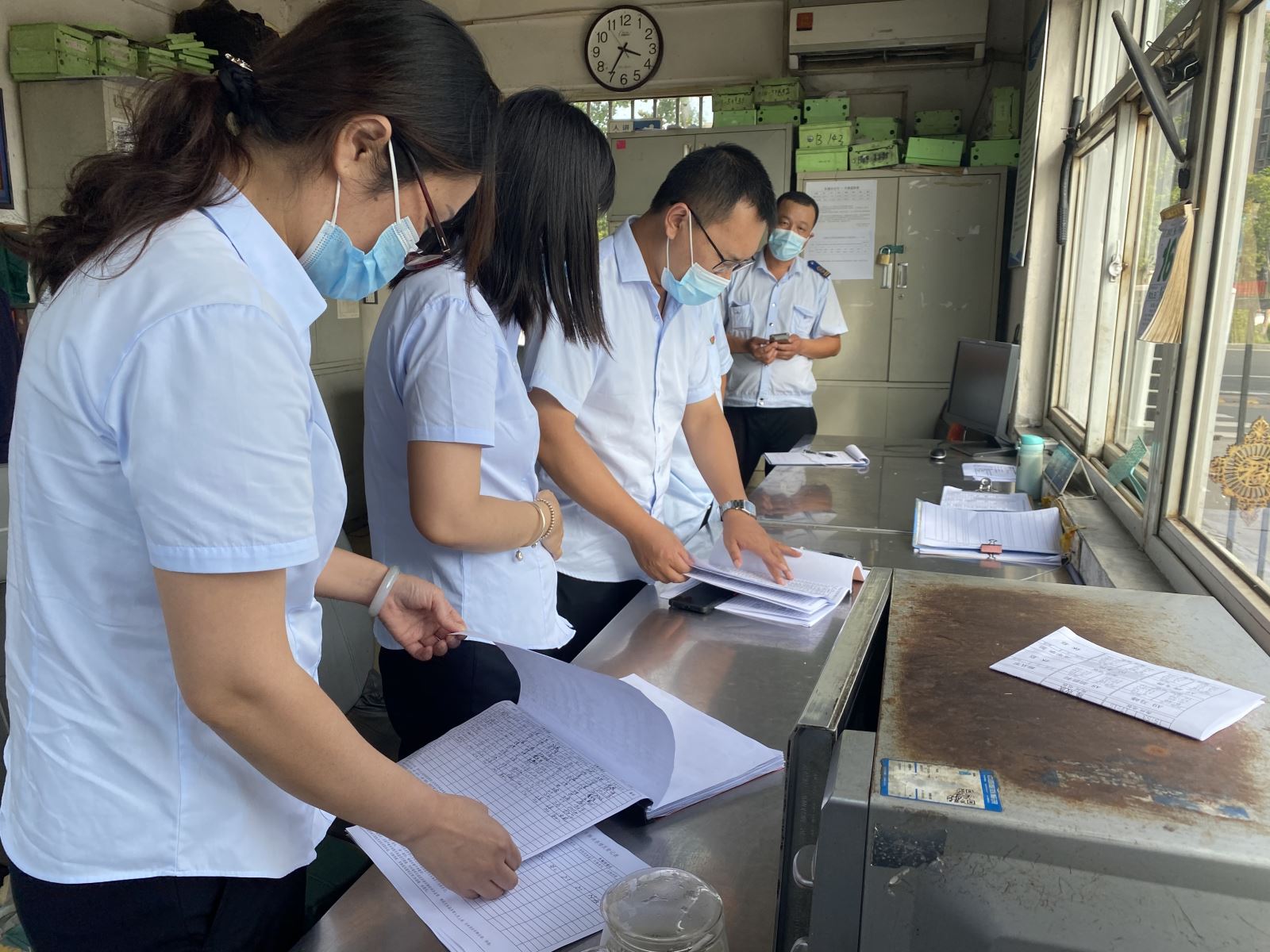 公交集團(tuán)堅持疫情防控、迎接創(chuàng)文復(fù)審工作兩手抓、雙促進(jìn)