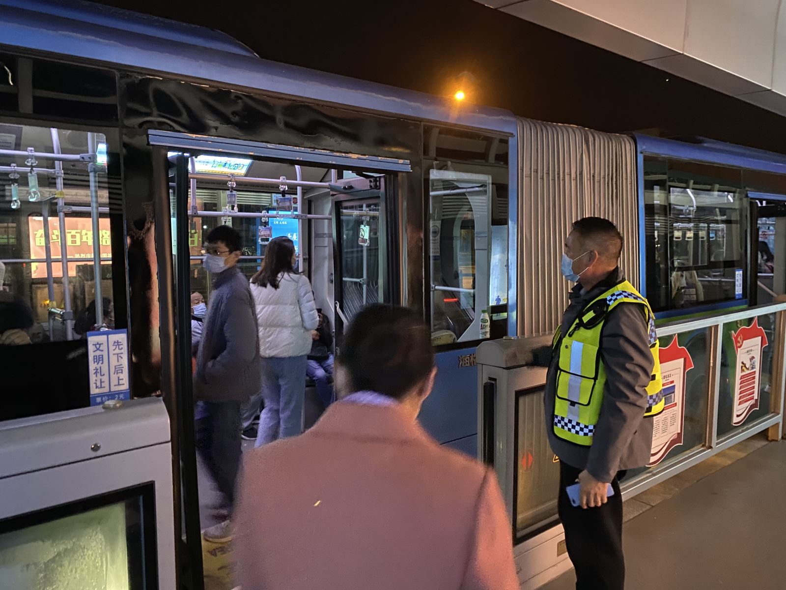 公交集團(tuán)快速公交事業(yè)部開展安全生產(chǎn) 大檢查“突擊月”活動(dòng)