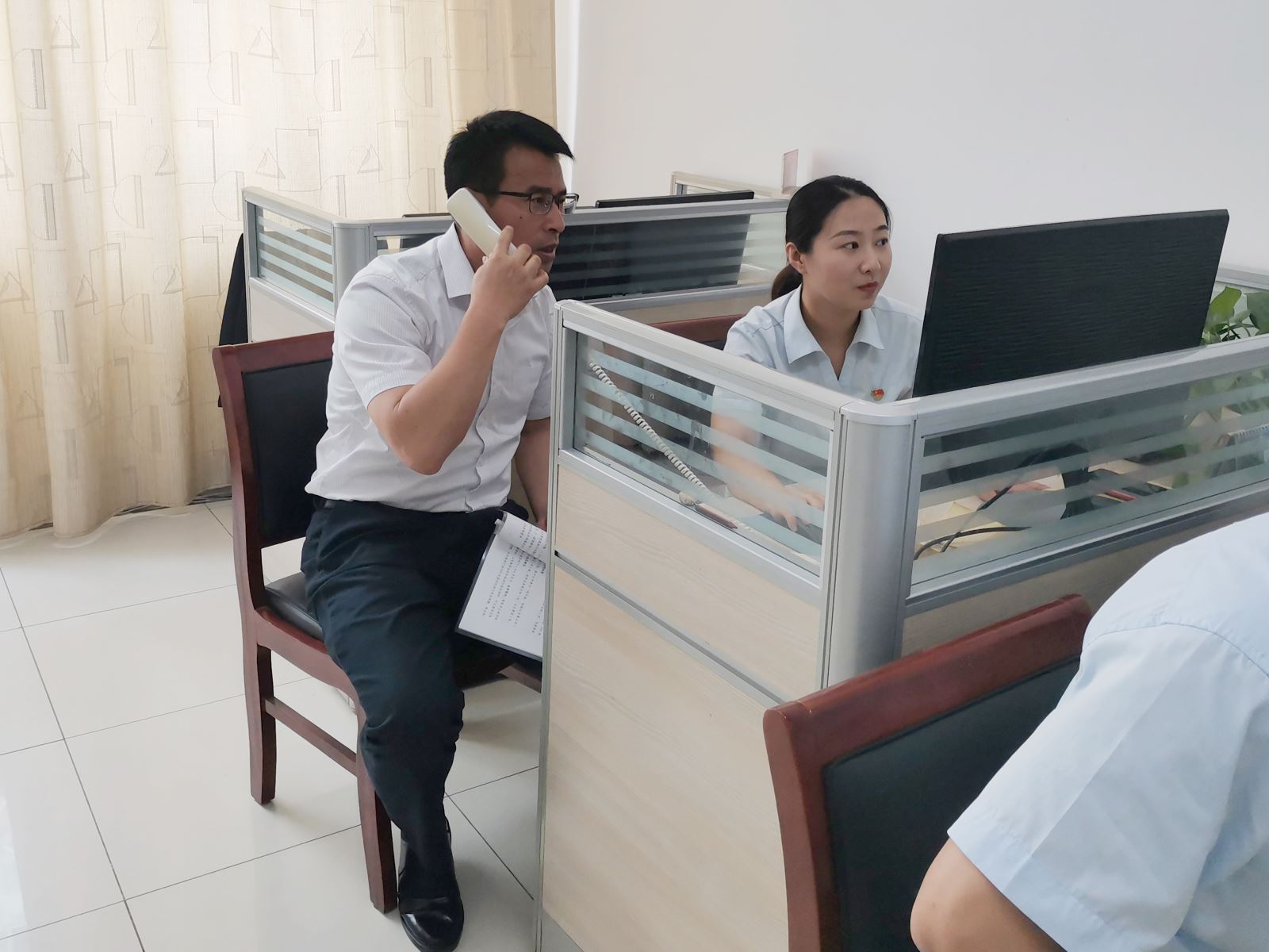 公交集團開展“傾聽民意、為民解難”暨“我當一天話務(wù)員”活動