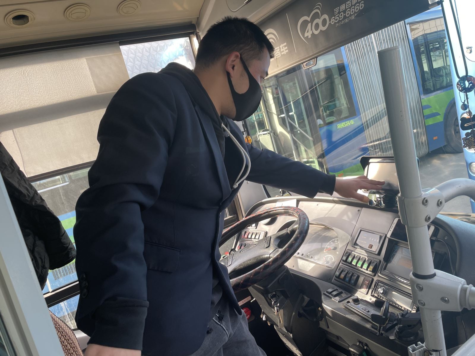 公交集團(tuán)快速公交事業(yè)部開展車輛視頻專項檢查工作