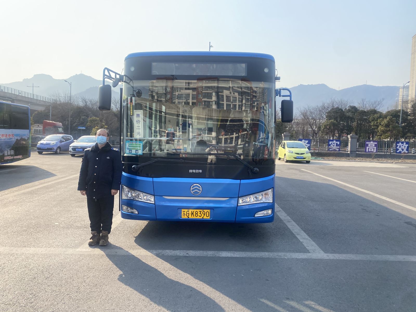 公交游5路駕駛員樊繼連拾金不昧受表?yè)P(yáng)