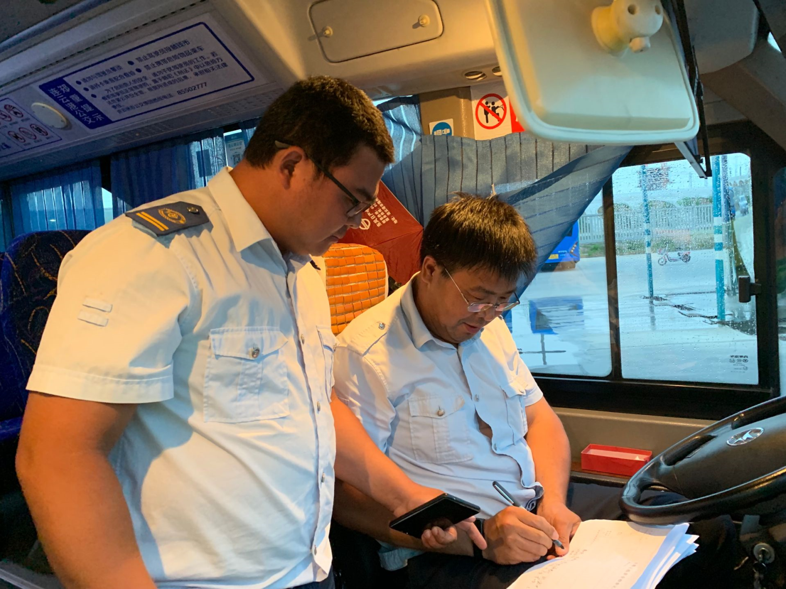 公交集團(tuán)經(jīng)營(yíng)發(fā)展事業(yè)部認(rèn)真做好駕駛員應(yīng)急處置培訓(xùn)