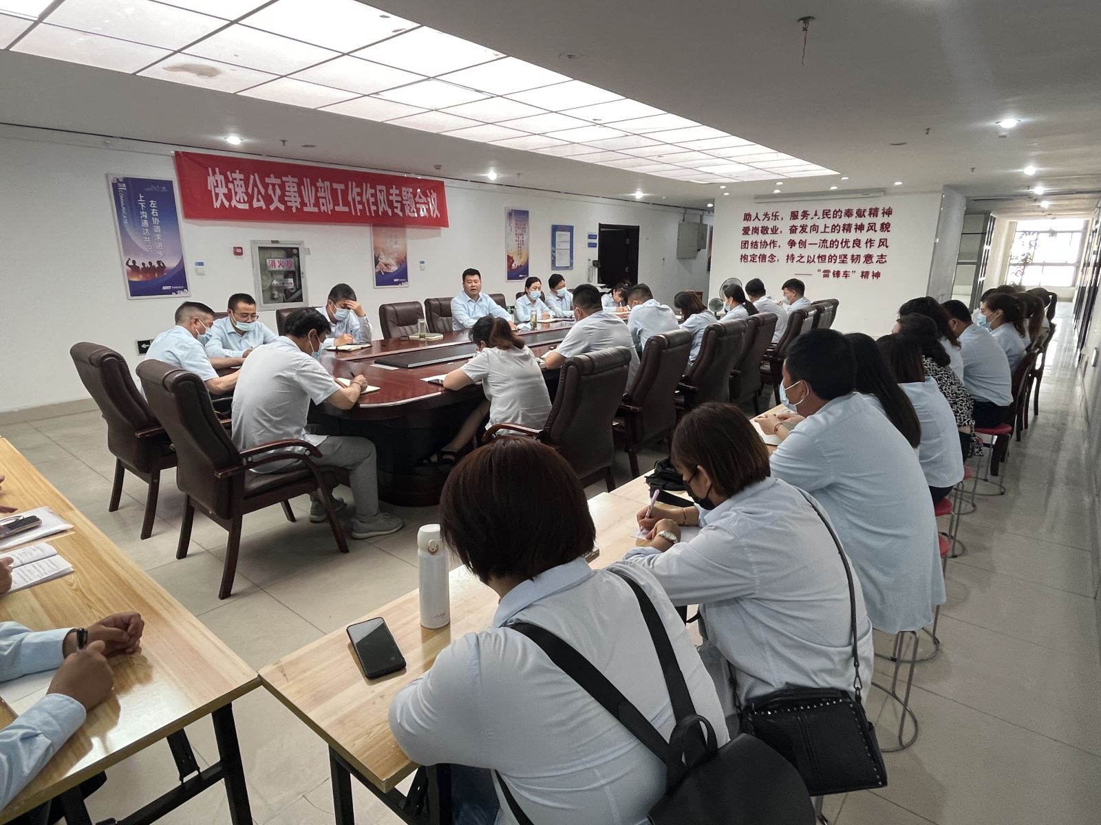 公交集團(tuán)快速公交事業(yè)部召開工作作風(fēng)專題會(huì)議