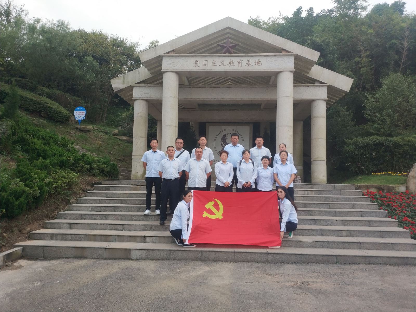 公交集團公交事業(yè)二部開展“銘記豐功偉績、傳揚英烈精神”宣傳教育活動