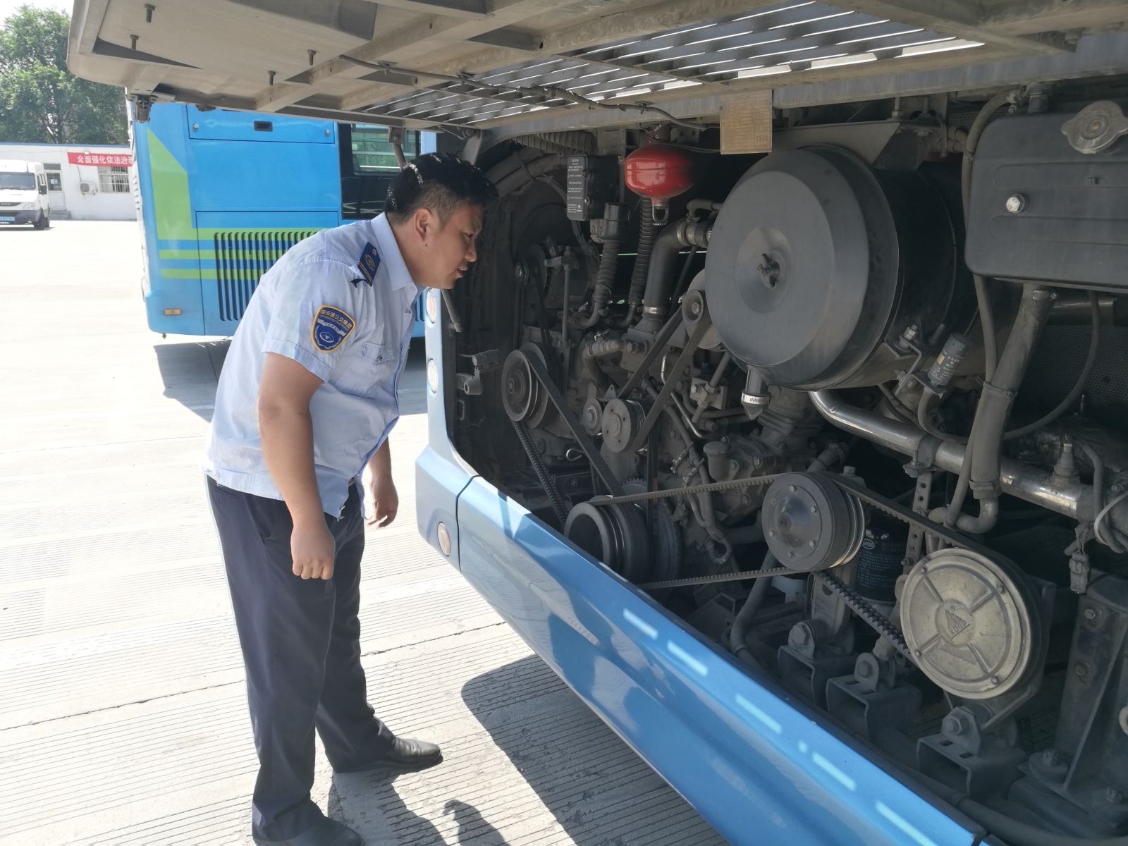 公交集團(tuán)機(jī)務(wù)技術(shù)事業(yè)部開(kāi)展車(chē)輛技術(shù)狀況檢查工作