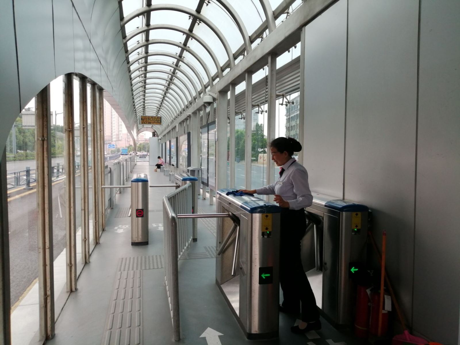 老吾老，以及人之老 公交集團(tuán)站務(wù)員陳新梅的工作法則