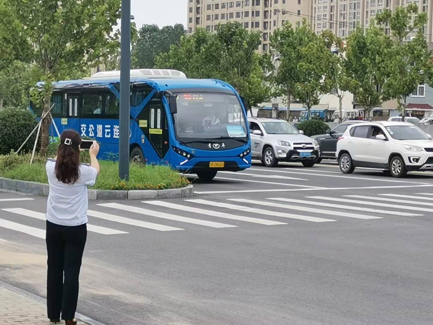 公交集團經(jīng)營發(fā)展事業(yè)部開展路口、站點及斑馬線專項檢查活動