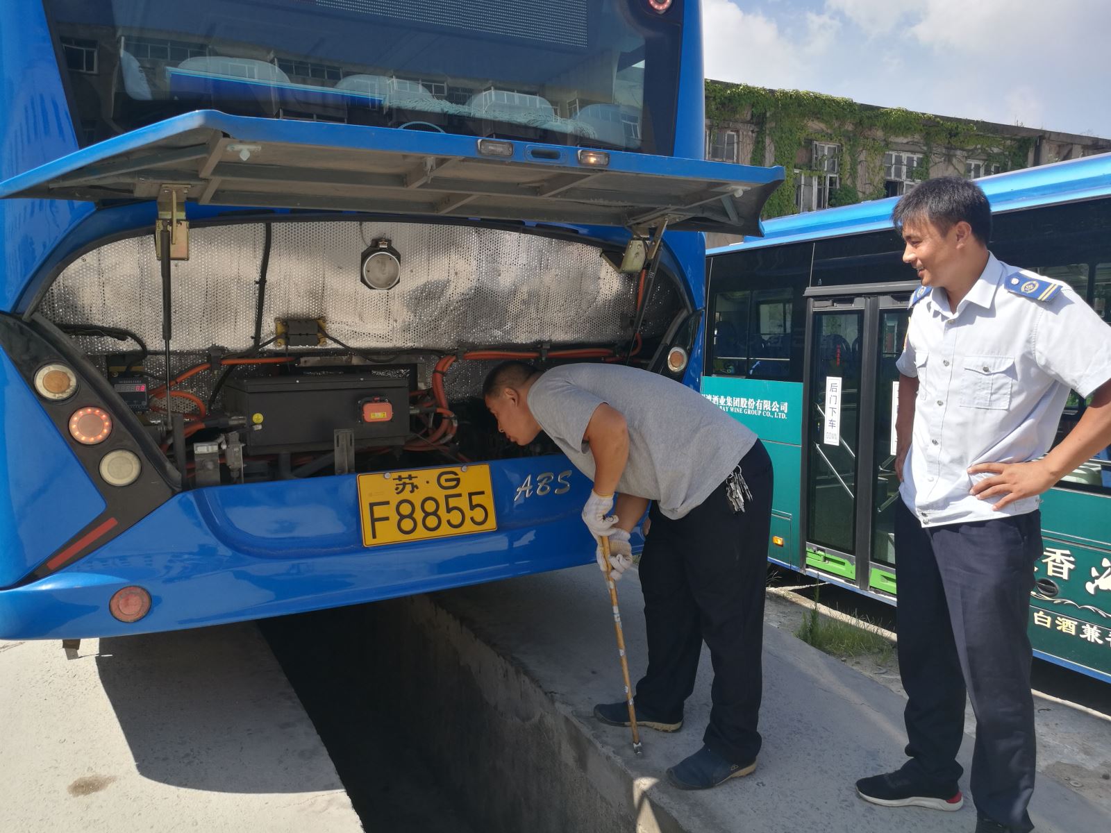 致敬高溫下的公交人（二）：因?yàn)橛心?，一路清?/></a></em>
        <div>
        <span><a href=