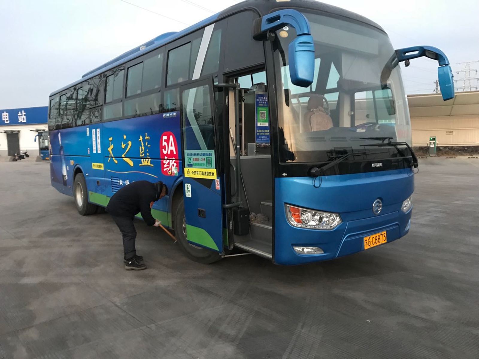 公交集團(tuán)經(jīng)營發(fā)展事業(yè)部開展行車安全專項檢查