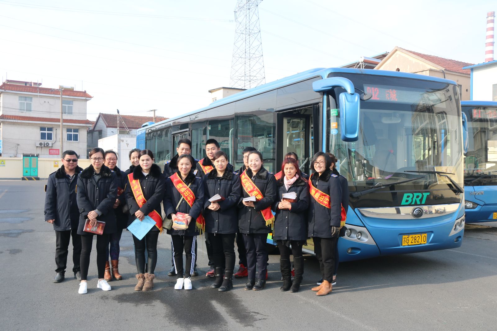 公交快速公司開展青年“學(xué)雷鋒”志愿服務(wù)活動(dòng)