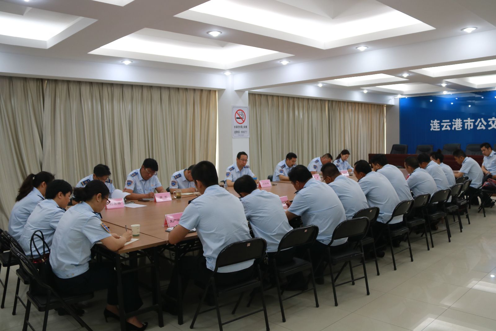 公交集團(tuán)召開創(chuàng)建全國文明城市工作點(diǎn)位標(biāo)準(zhǔn)化建設(shè)達(dá)標(biāo)部署會