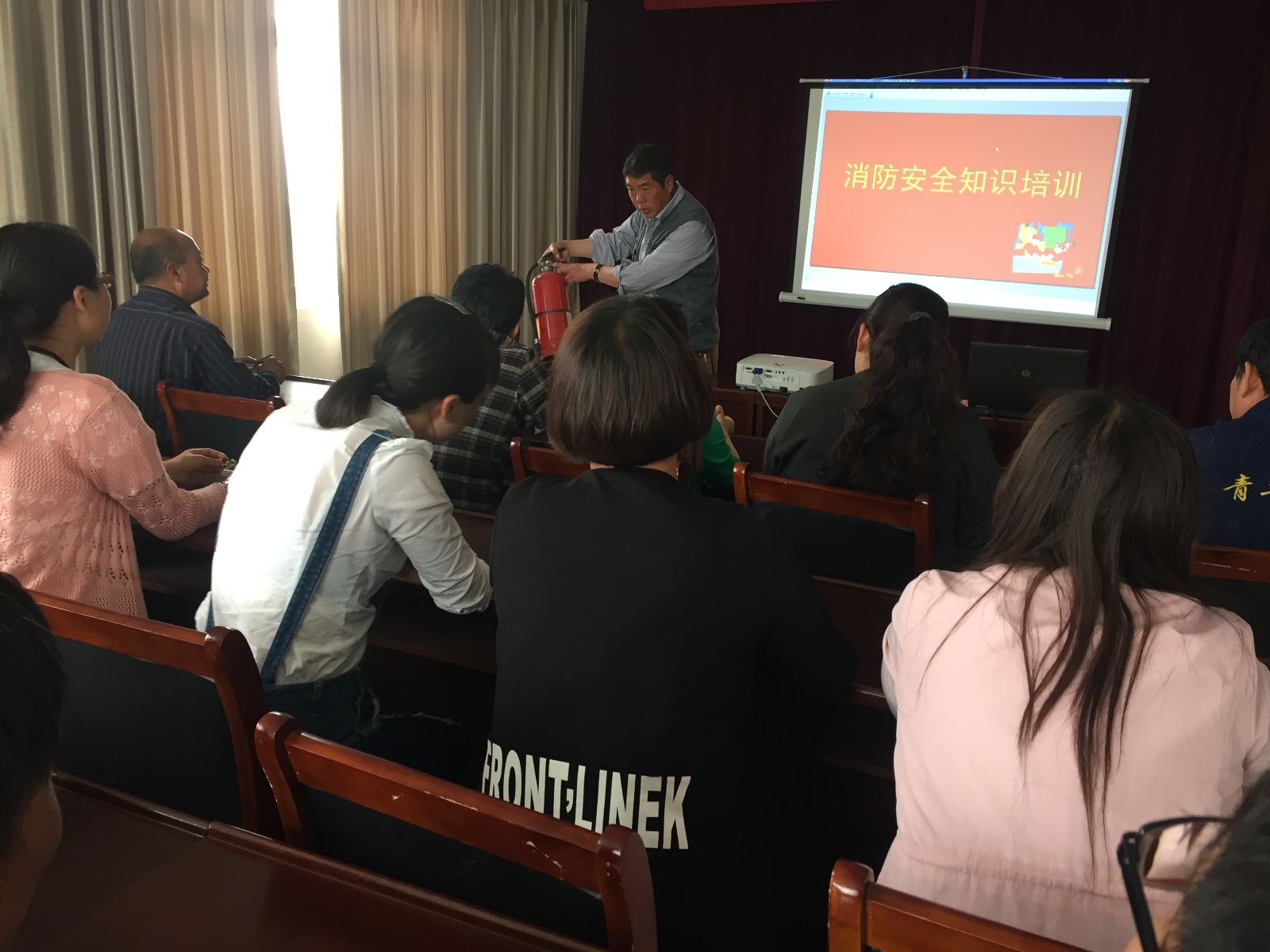 公交大浦保養(yǎng)廠開(kāi)展消防演練活動(dòng)