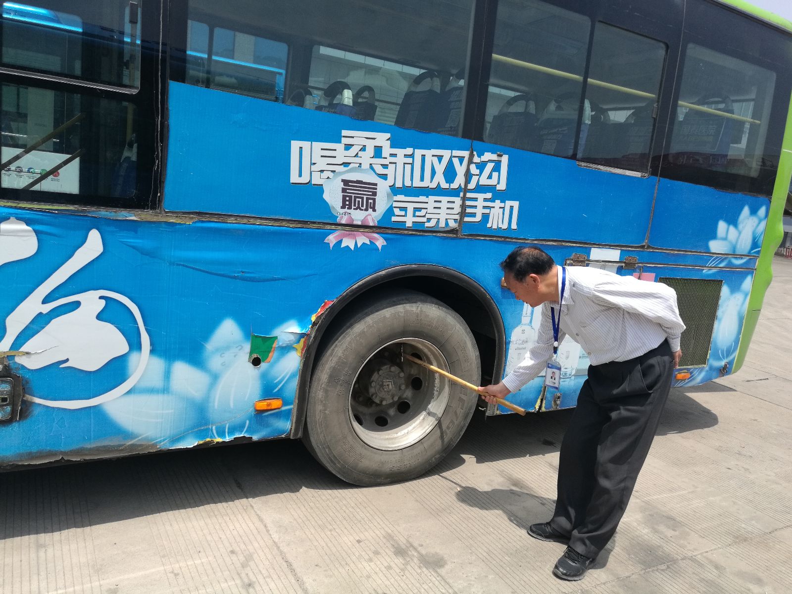 公交東部公司開(kāi)展高考前車(chē)輛機(jī)務(wù)大檢查