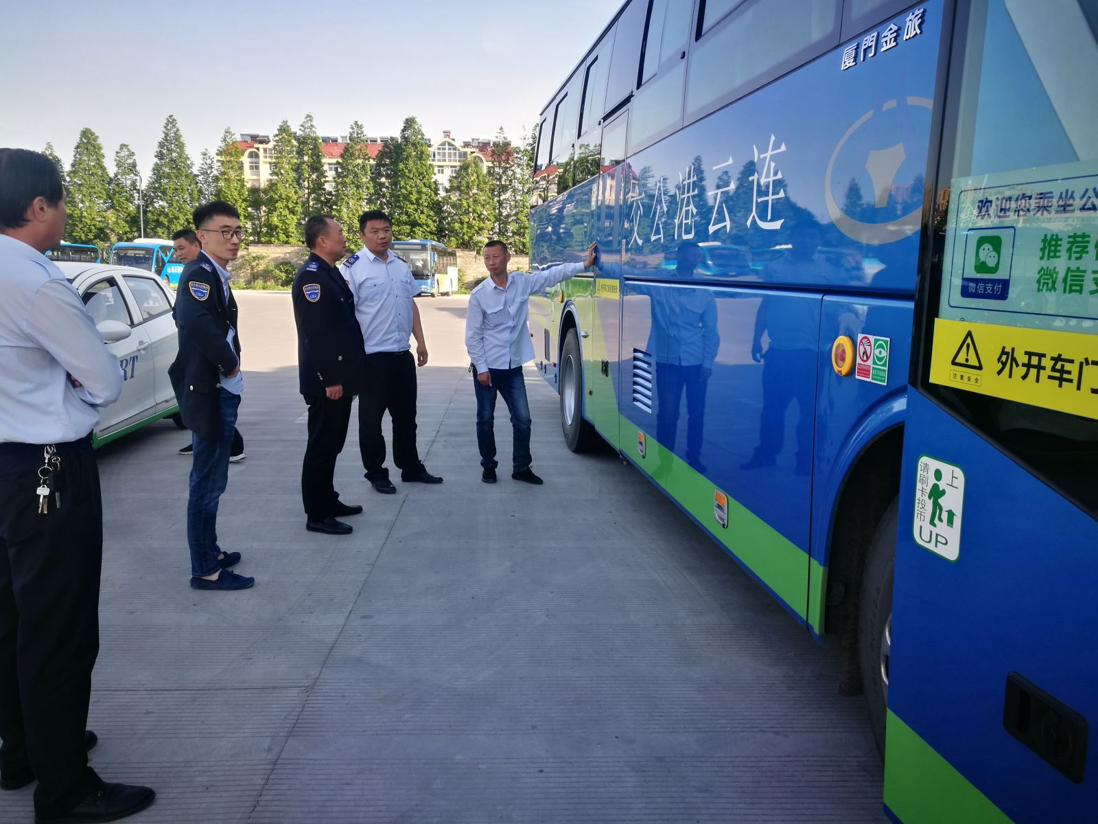 公交集團(tuán)經(jīng)營發(fā)展事業(yè)部開展“安全生產(chǎn) 優(yōu)質(zhì)服務(wù)”百日競(jìng)賽監(jiān)督檢查