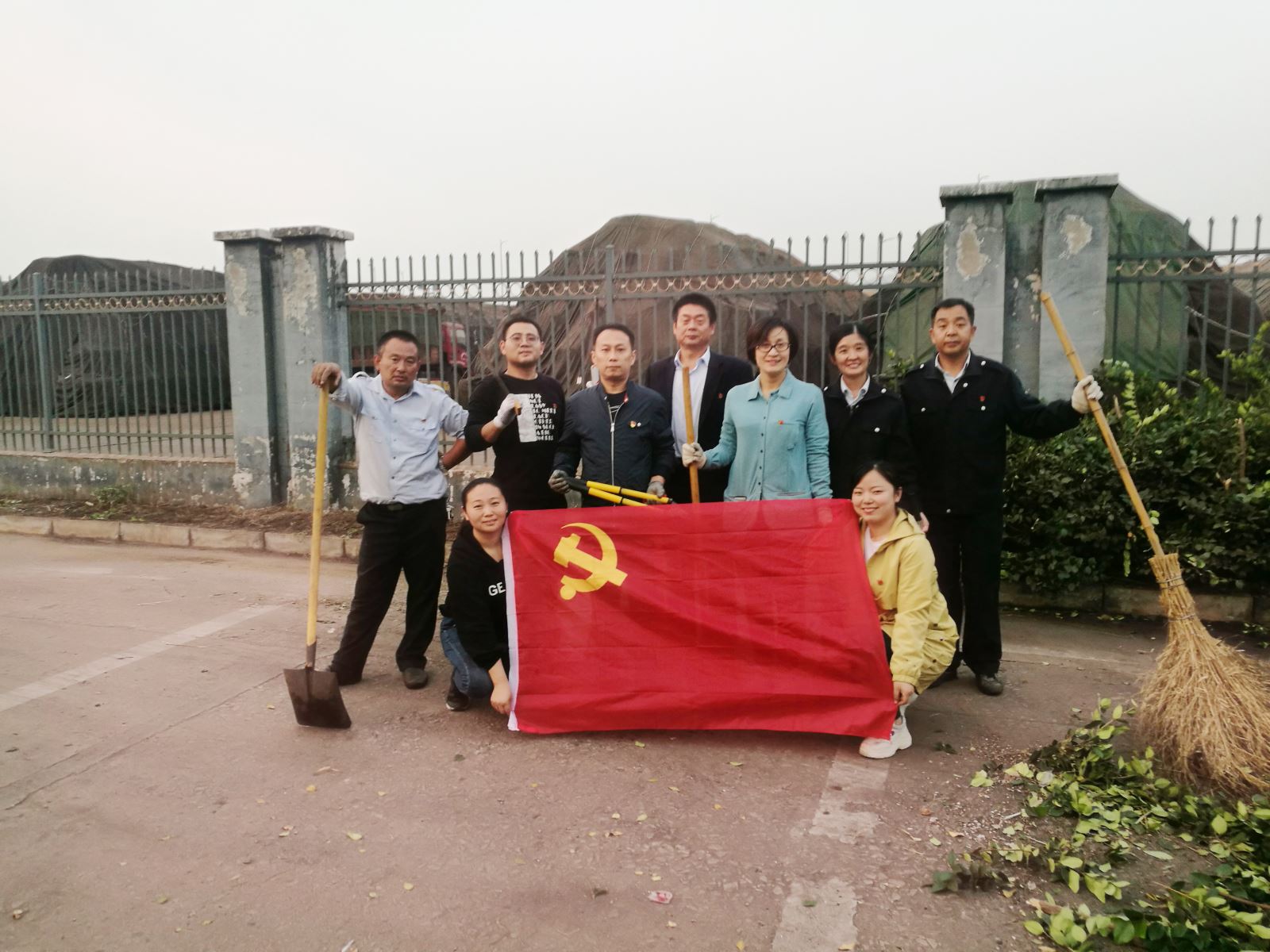 公交集團(tuán)快速公交事業(yè)部開展黨小組活動