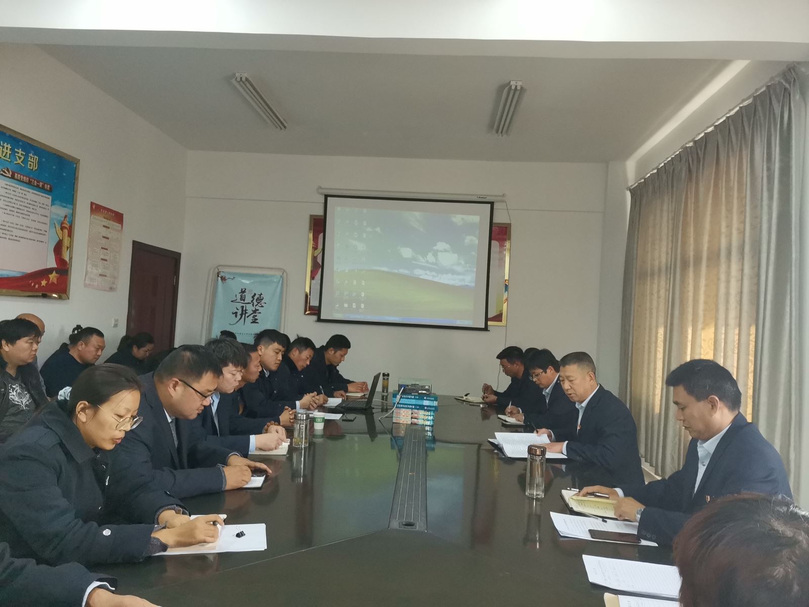 公交集團(tuán)公交事業(yè)二部開展廉潔風(fēng)險(xiǎn)防控排查工作專題會(huì)議