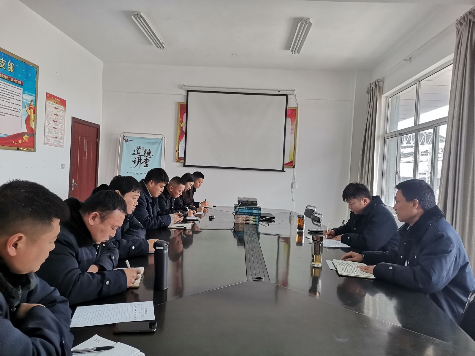 公交集團(tuán)公交事業(yè)二部召開機(jī)務(wù)工作專題會議