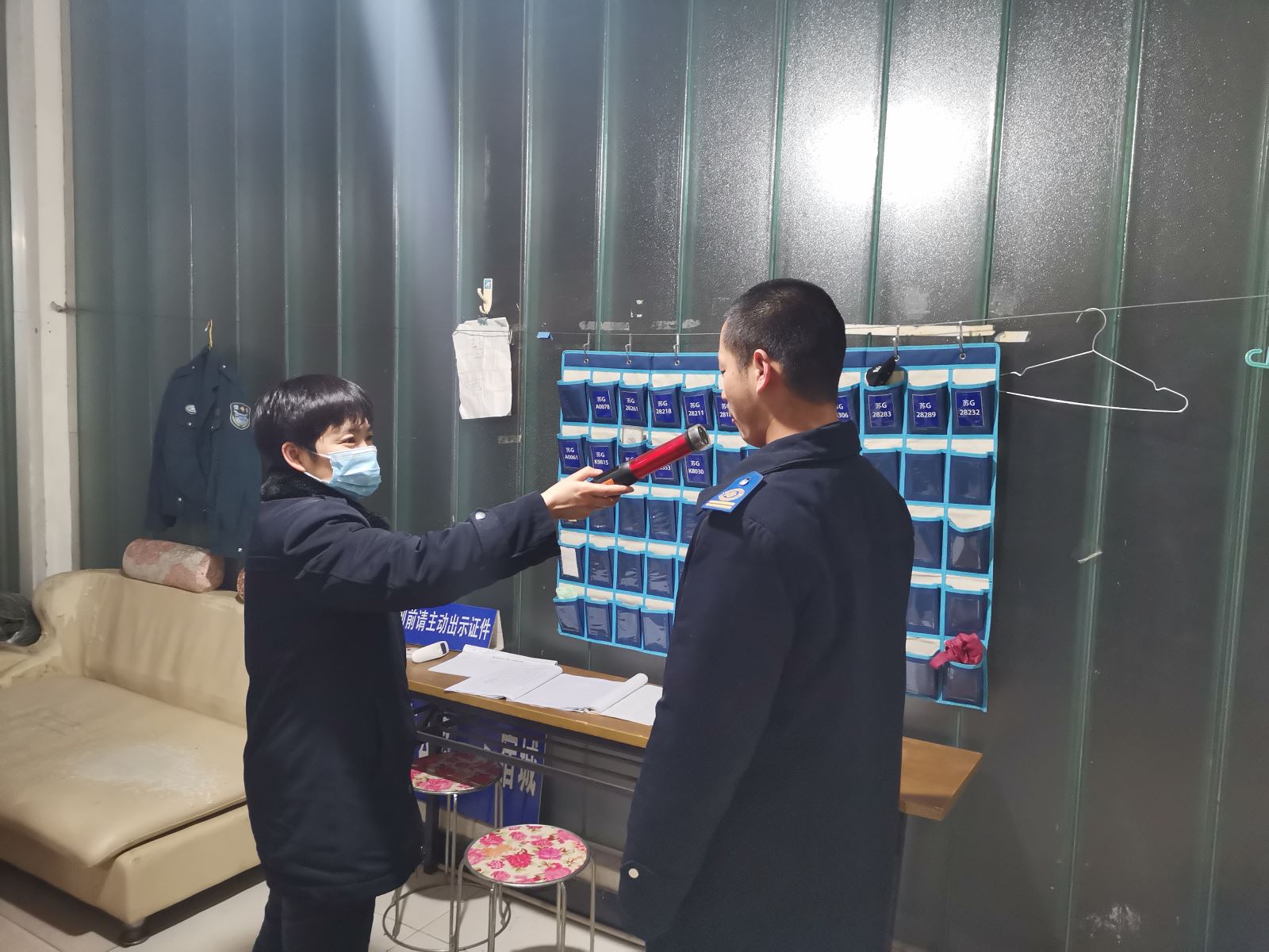 公交事業(yè)二部持續(xù)開展駕駛員崗前溫度、酒精、血壓測試工作