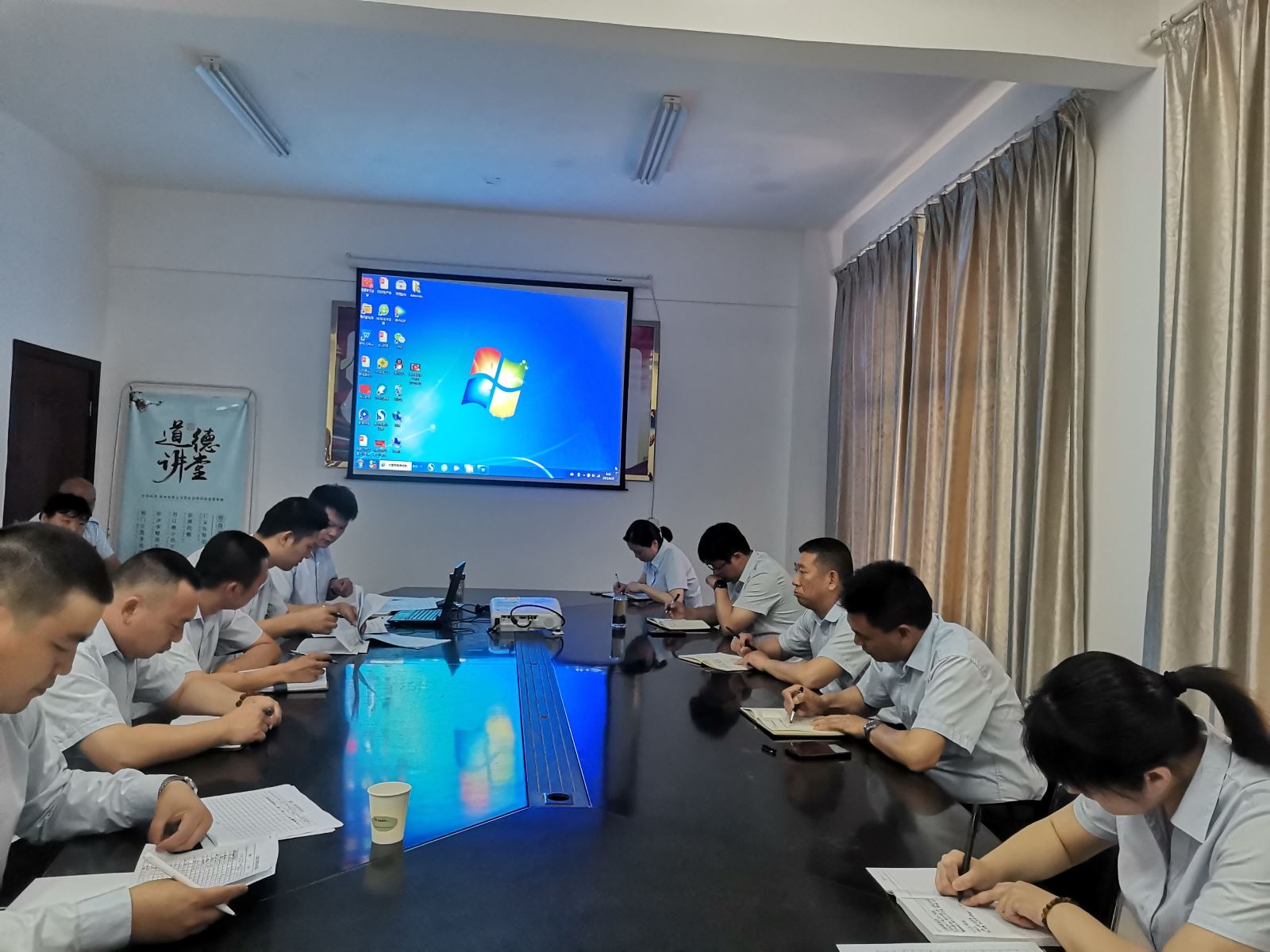 公交集團(tuán)公交事業(yè)二部召開安全生產(chǎn)專題會(huì)