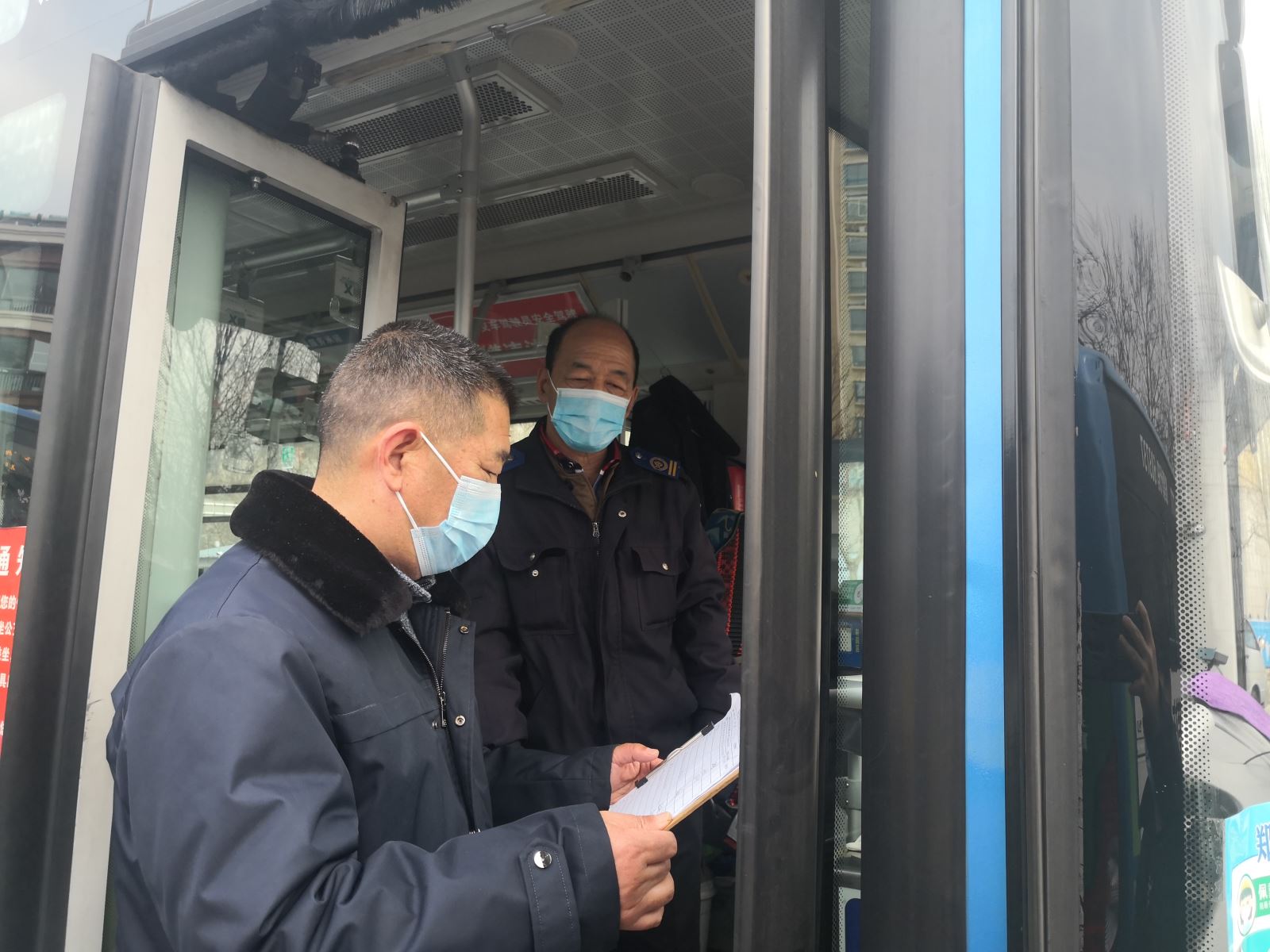 公交集團公交事業(yè)二部持續(xù)做好疫情防控工作