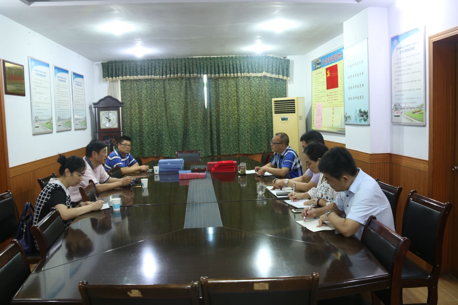 市老齡委領(lǐng)導(dǎo)至公交新浦公司進(jìn)行現(xiàn)場指導(dǎo)