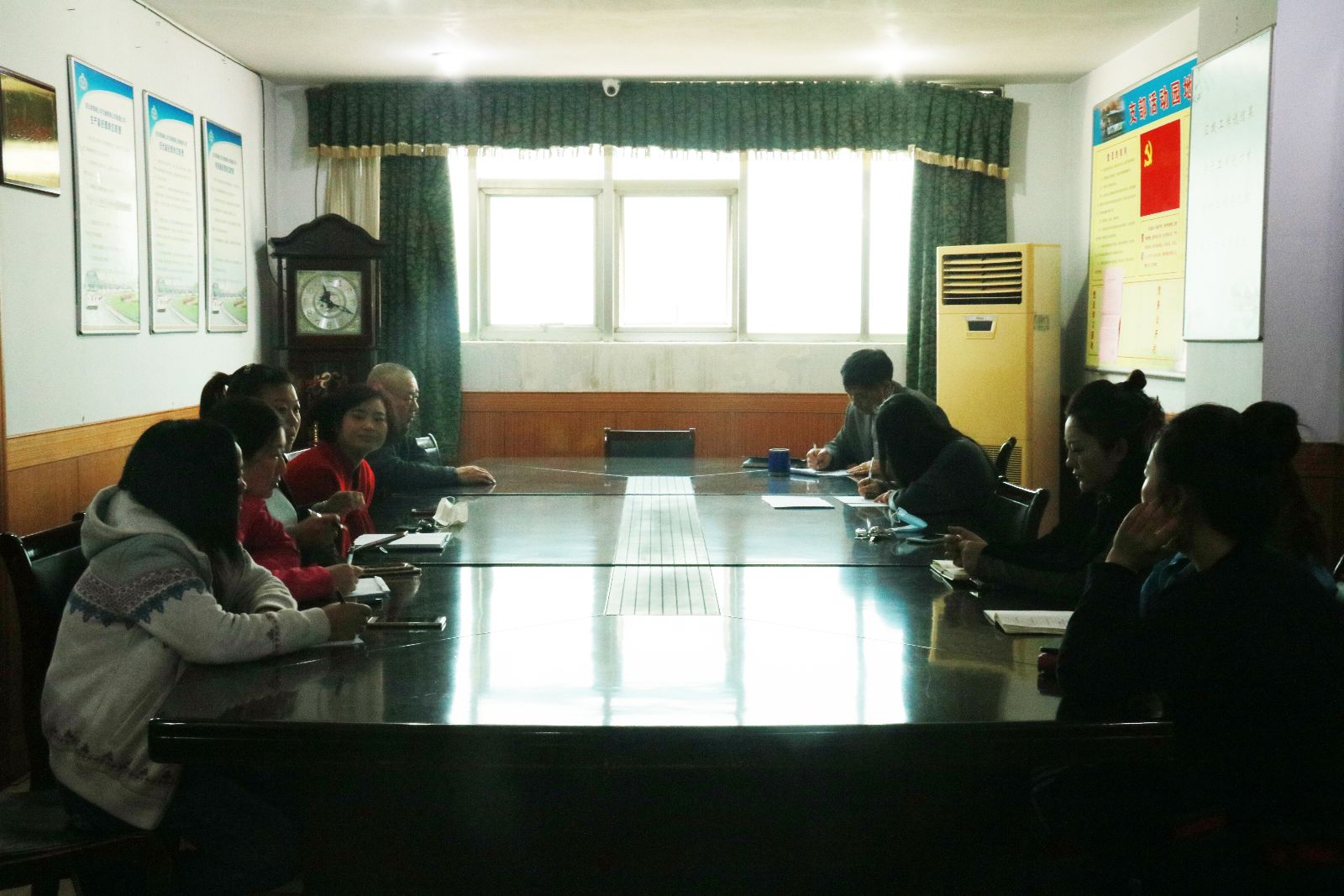 公交新浦公司信息中心積極做好通勤車輛跟蹤管理工作