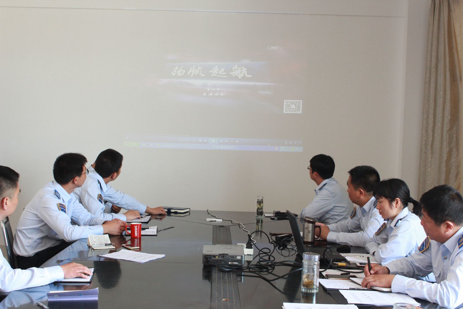 公交東部公司組織觀看專題片《揚(yáng)帆起航》第三、四、五集