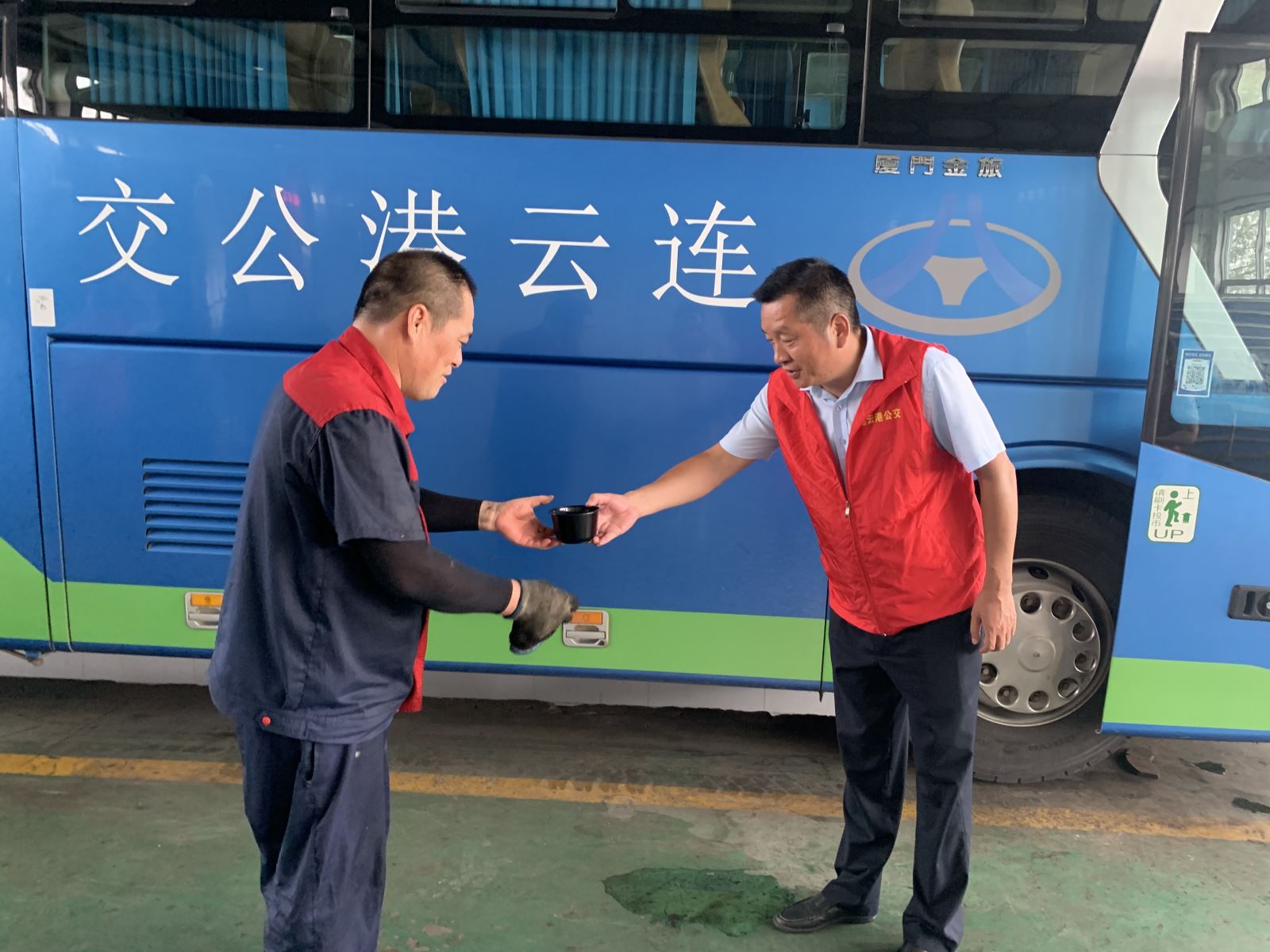 機務技術(shù)事業(yè)部黨支部開展“錘煉黨性踐初心 凝心聚力辦實事”志愿服務活動