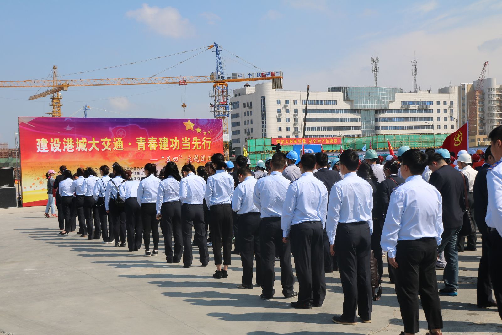 公交集團(tuán)參加“建設(shè)港城大交通?青春建功當(dāng)先行”五四主題團(tuán)日活動(dòng)