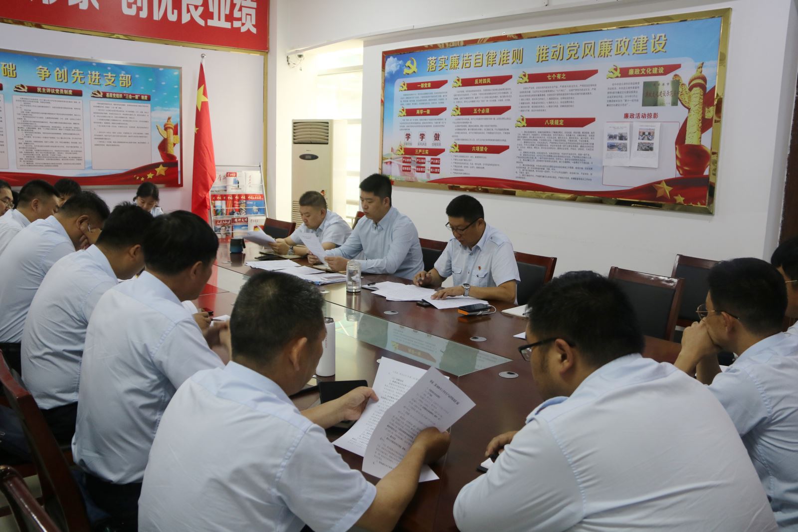 公交集團(tuán)召開高、中考運(yùn)輸保障會(huì)議