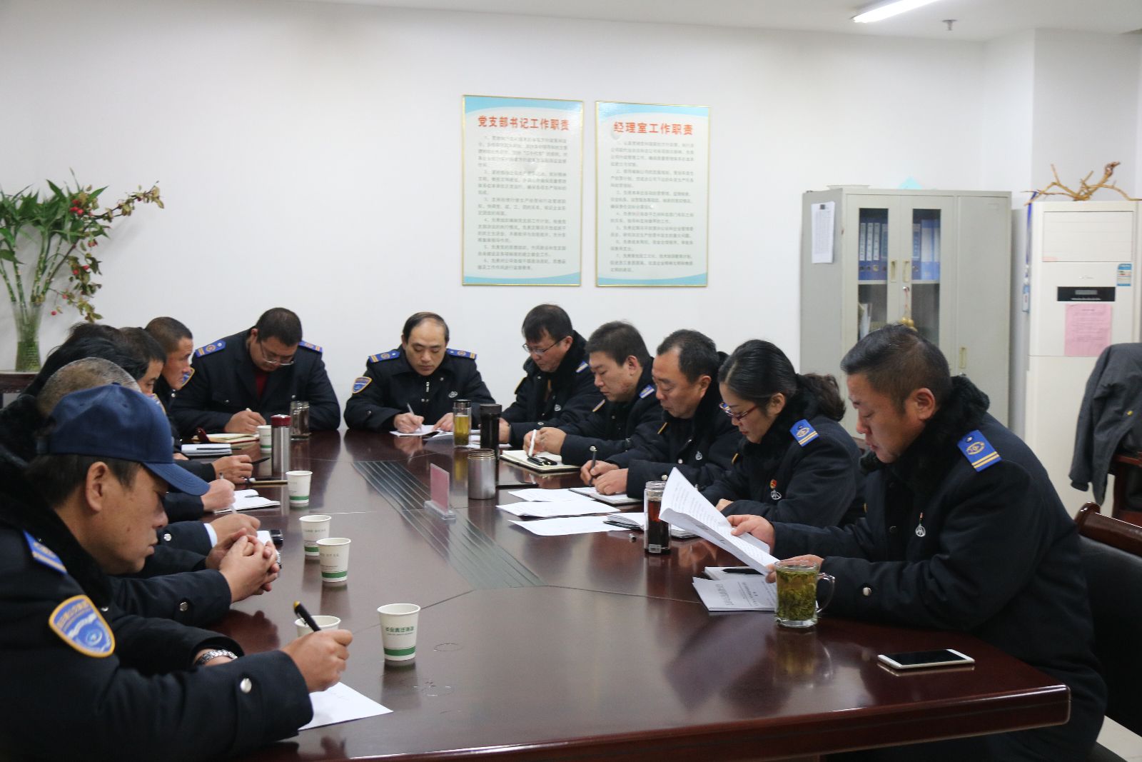 公交集團(tuán)海州公司召開冬季安全生產(chǎn)部署會(huì)