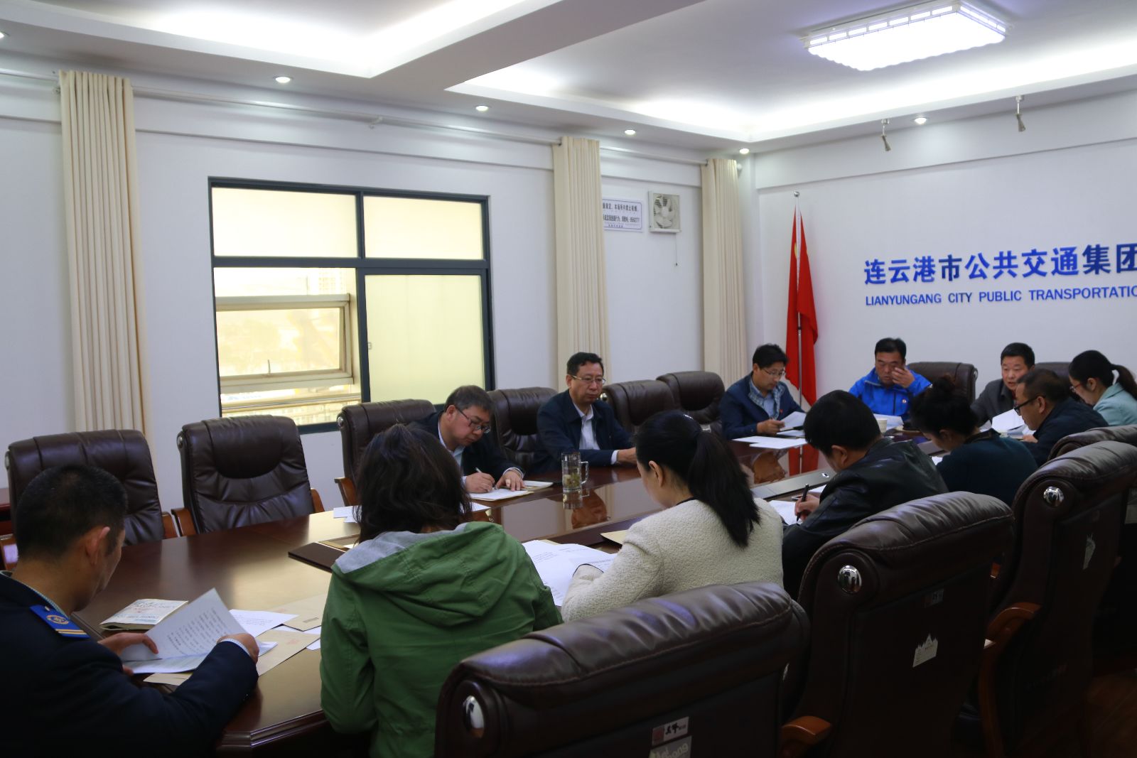 公交集團(tuán)開展“雙進(jìn)雙促”活動 深入貧困戶家中走訪調(diào)查