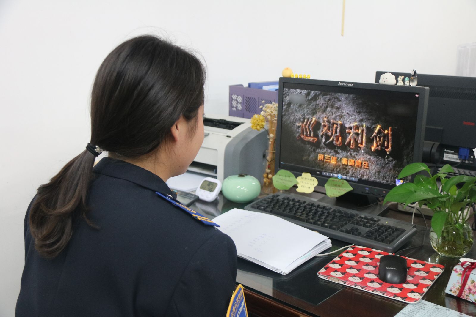 公交集團權(quán)屬單位開展“兩學一做”固定學習日活動