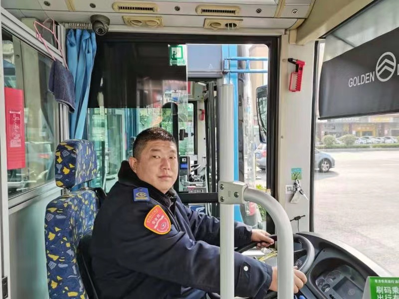 快速公交事業(yè)部駕駛員程健歸還乘客丟失的手機(jī)獲感謝